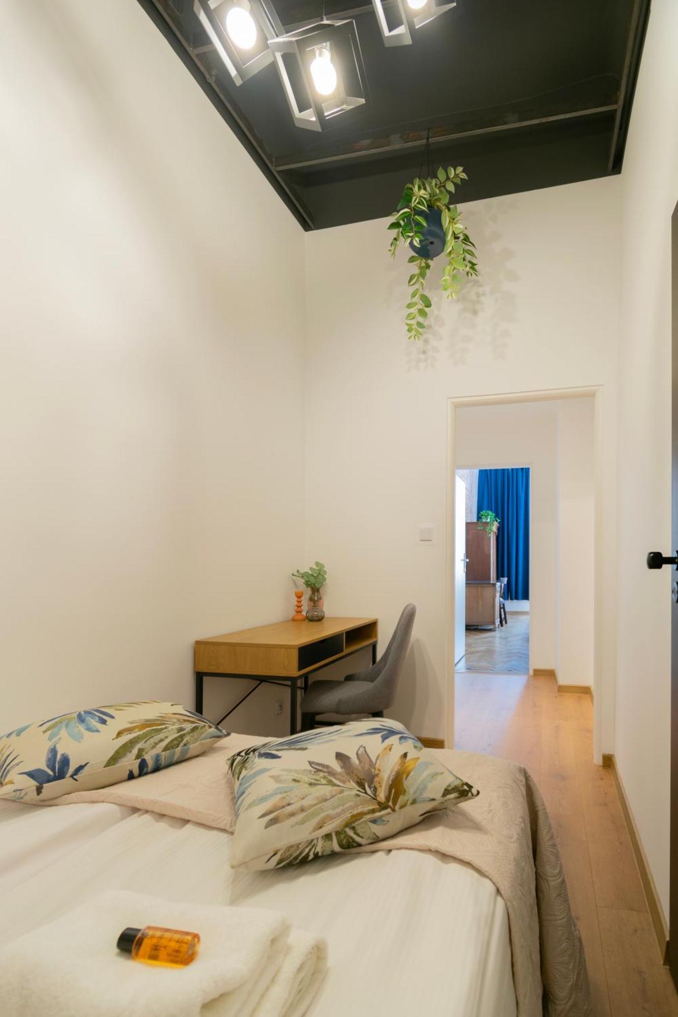 Апартаменти Studencka Street, Next To Planty Park *